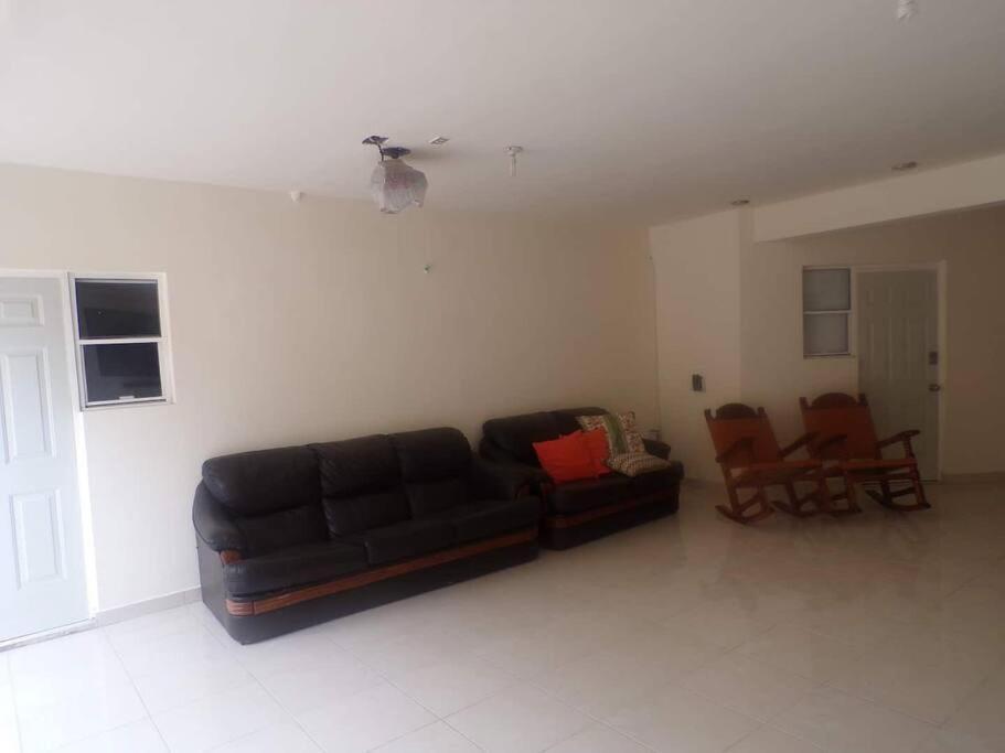 Habitacion 11 Independiente Con Mucha Privacidad ,Cerca Del Consulado , Cas , A 200 Mts Del Vado Del Rio هيرموسيلو المظهر الخارجي الصورة